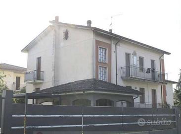 Immobile in asta di 135 m² con 3 locali e box auto