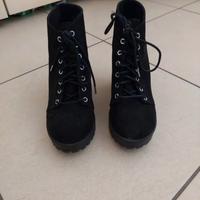 Stivaletti con lacci