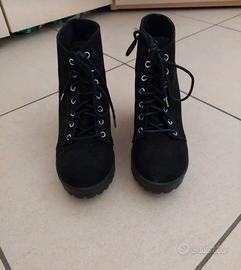 Stivaletti con lacci