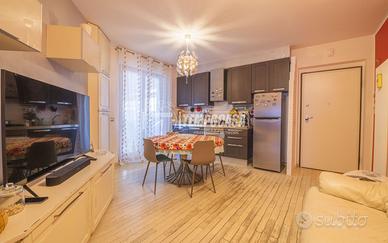 AMPIO TRILOCALE CON TERRAZZO E GARAGE ZONA RIONE M