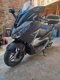 Honda forza 300
