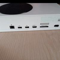 Xbox serie S con batterie ricaricabili.