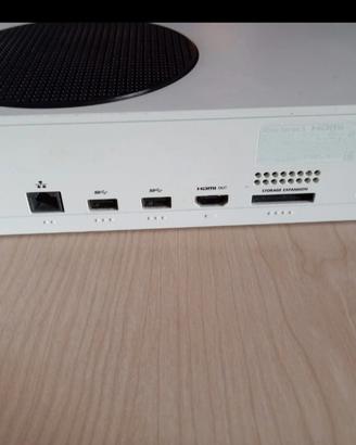Xbox serie S con batterie ricaricabili.