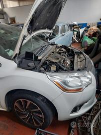 automobile i pezzi di ricambio 