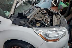 automobile i pezzi di ricambio 