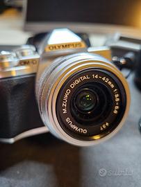 Macchina fotografica Olympus OM-D E-M10 Mark iii