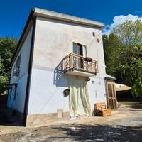 Casa indipendente con due appartamenti