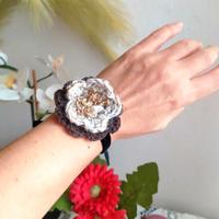 Bracciale crochet, fiore uncinetto, con nastro 