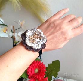 Bracciale crochet, fiore uncinetto, con nastro 