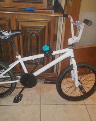 bicicletta BMX freestyle