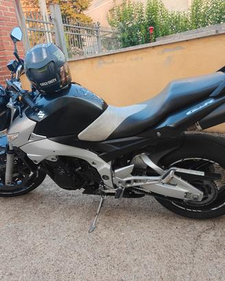 Suzuki gsr 600