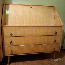 Scrivania cassettiera 