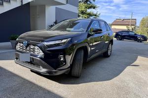 RAV 4 Lounge full hybrid.