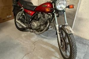 Moto Yamaha 250 perfettamente funzionante