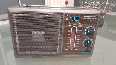 Radio Vintage International AM/FM portatile anni 8