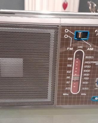 Radio Vintage International AM/FM portatile anni 8