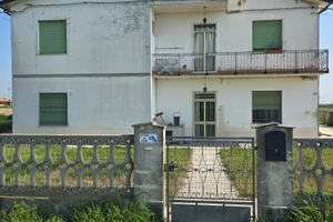 Casa indipendente su 4 lati