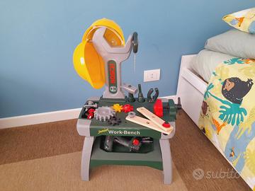 Banco di lavoro Bosch con attrezzi