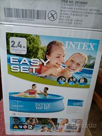 Piscina è casetta per bambini