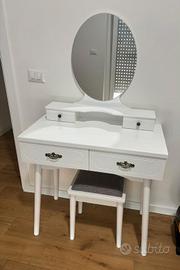 Mobile da trucco bianco