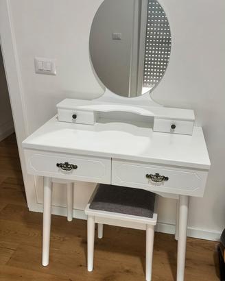 Mobile da trucco bianco