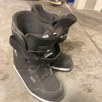 snowboard con scarponi