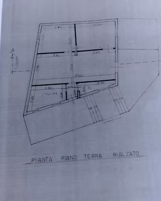 VIA NAVE Palazzina indipendente su tre livelli