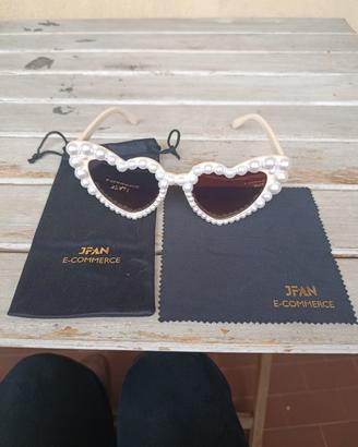 Occhiali da sole a forma di cuore