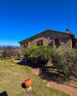Rustico / Casale di 540 m² con 5 locali e box auto