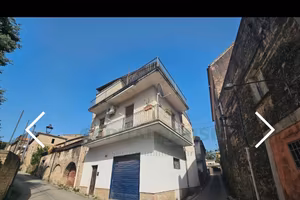 Fabbricato totalmente indipendente