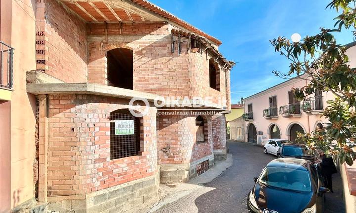 Pula - Palazzina da ultimare in centro