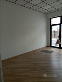 Locale commerciale centrale in Falconara