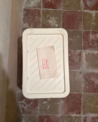 Coppia di scatole contenitori in plastica rigida