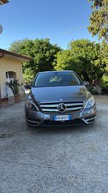 Classe b premium b180 motore mercedes
