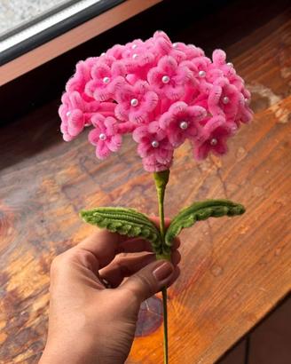 Ortensia fatta a mano con scovolini colorati