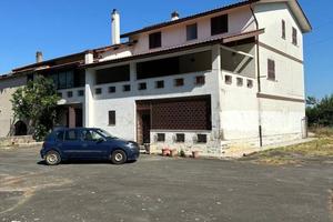 Immobile di 650 m² a Monte Compatri
