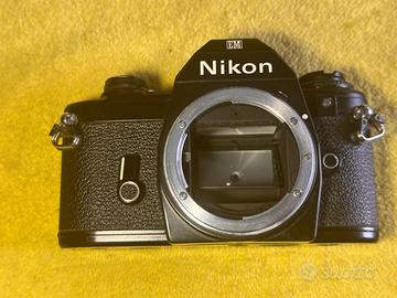 Nikon EM Reflex pellicola
