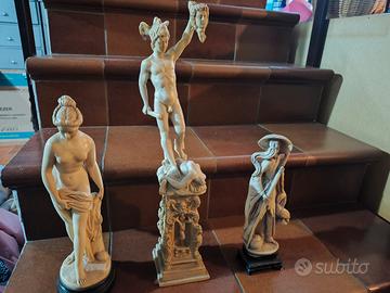 statuette plastica