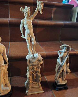 statuette plastica