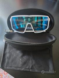 Oakley sutro
