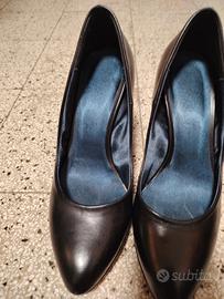 décolleté in pelle nera