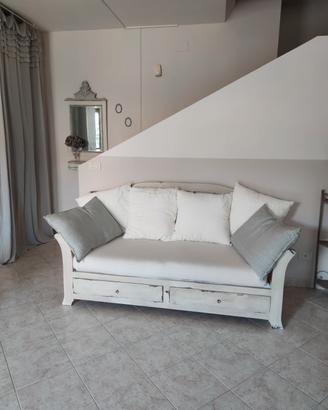 Divano in legno