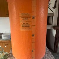 Contenitore vetroresina per vino