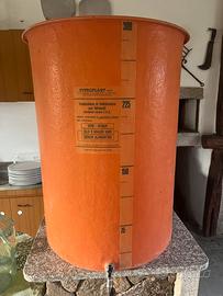 Contenitore vetroresina per vino