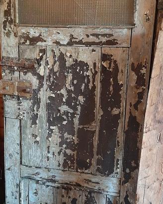 Vecchia porta di legno