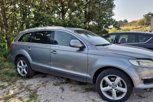 AUDI Q7  7 POSTI PROBLEMI AL MOTORE