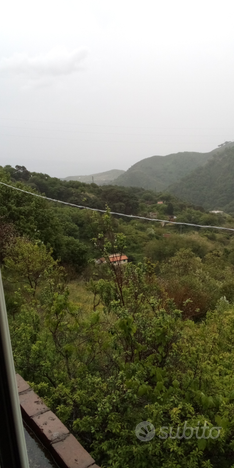 Terreno con casa abitabile a Camaro superiore