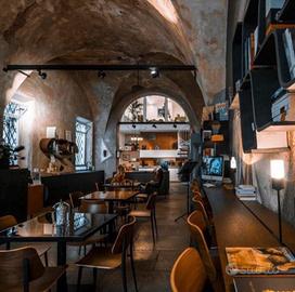 Negozio centro con cortile