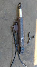 Terzo punto idraulico per trattore 130/ 200 cv