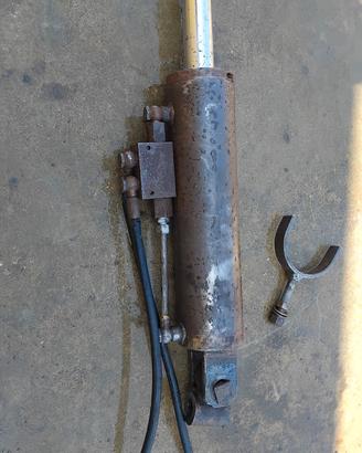 Terzo punto idraulico per trattore 130/ 200 cv